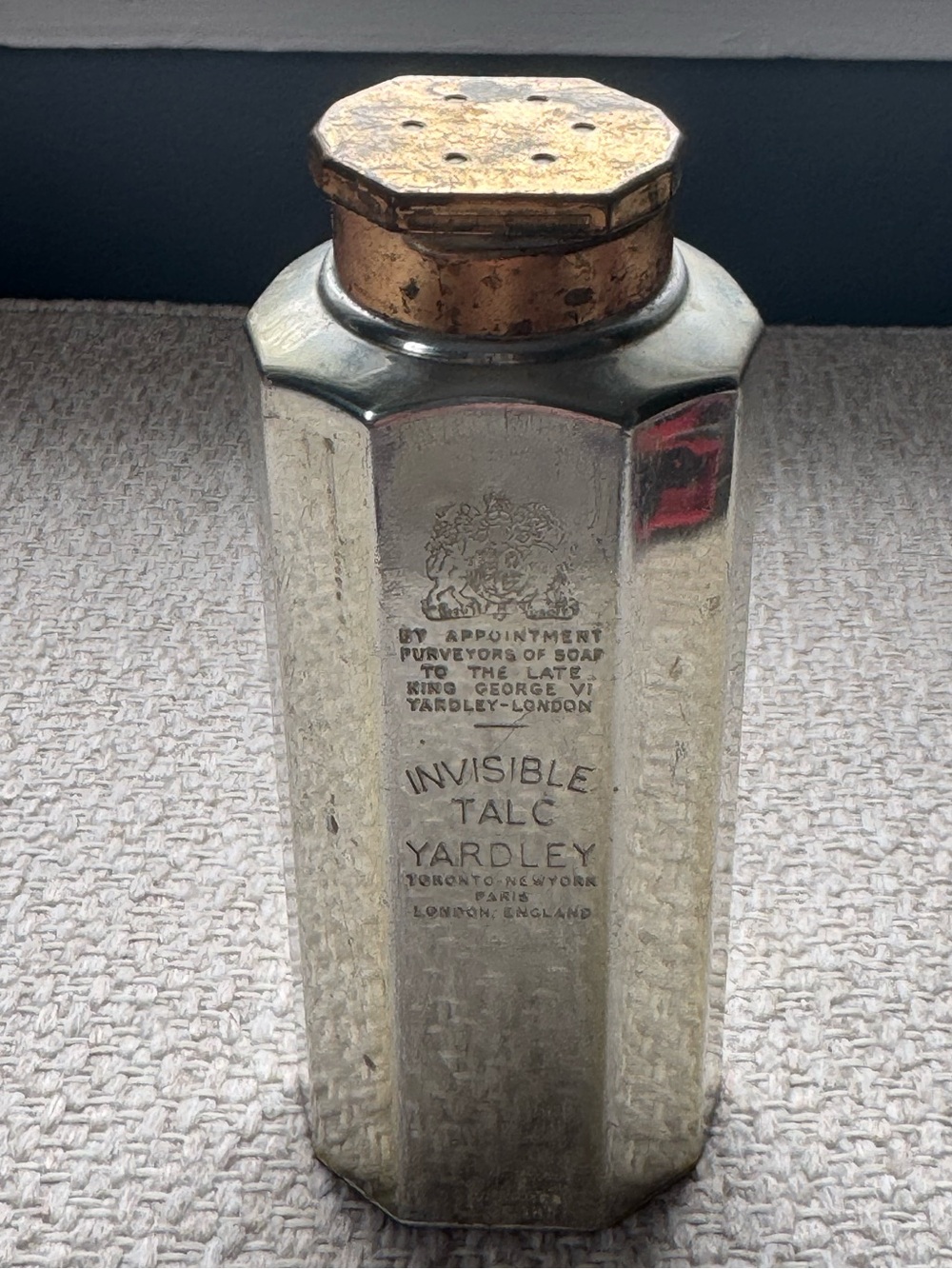 Silver Invisible Talc Shaker - Yardley King George VI